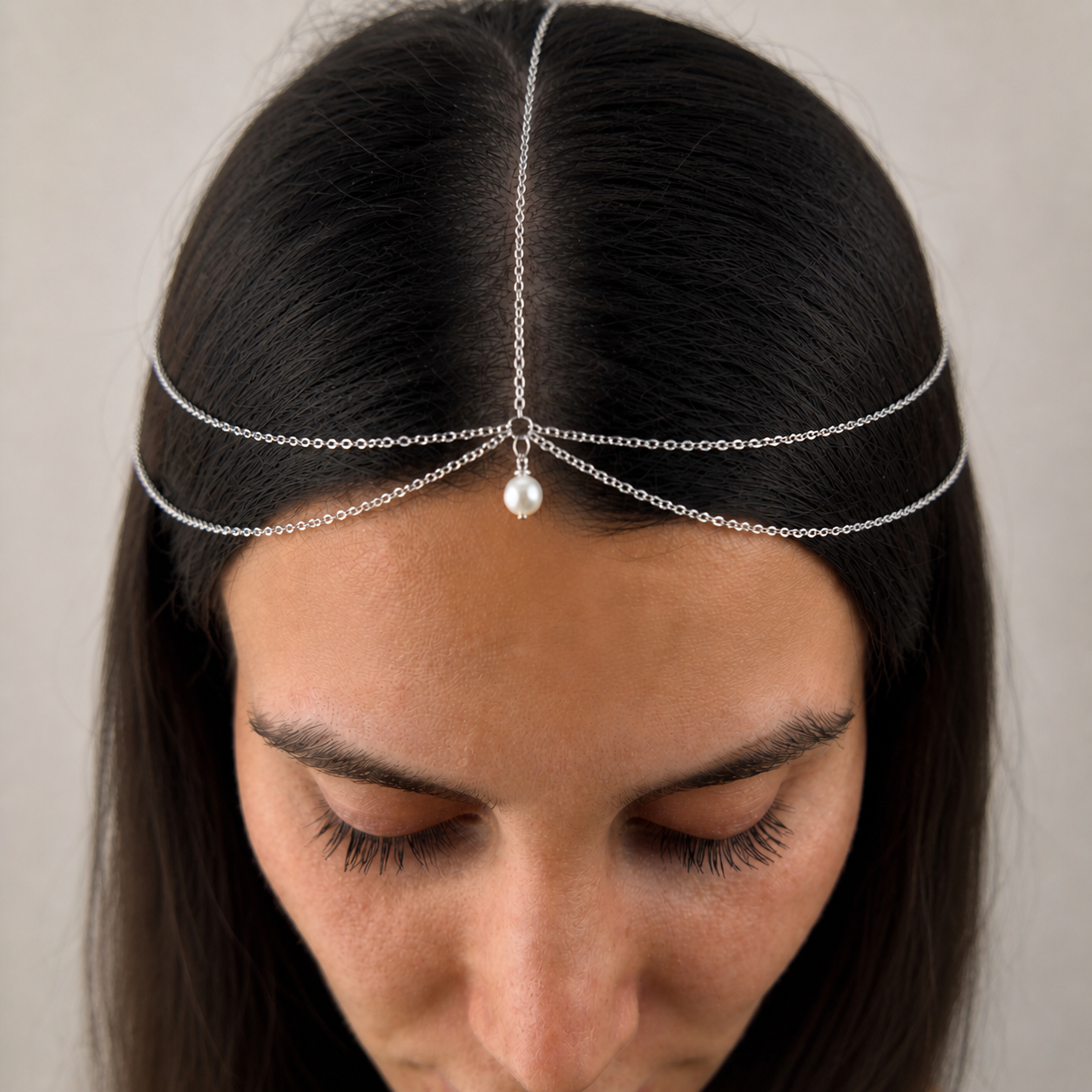 Delicate pearl bridal head chain in gold-tone stainless steel for wedding hairstyles and special occasions