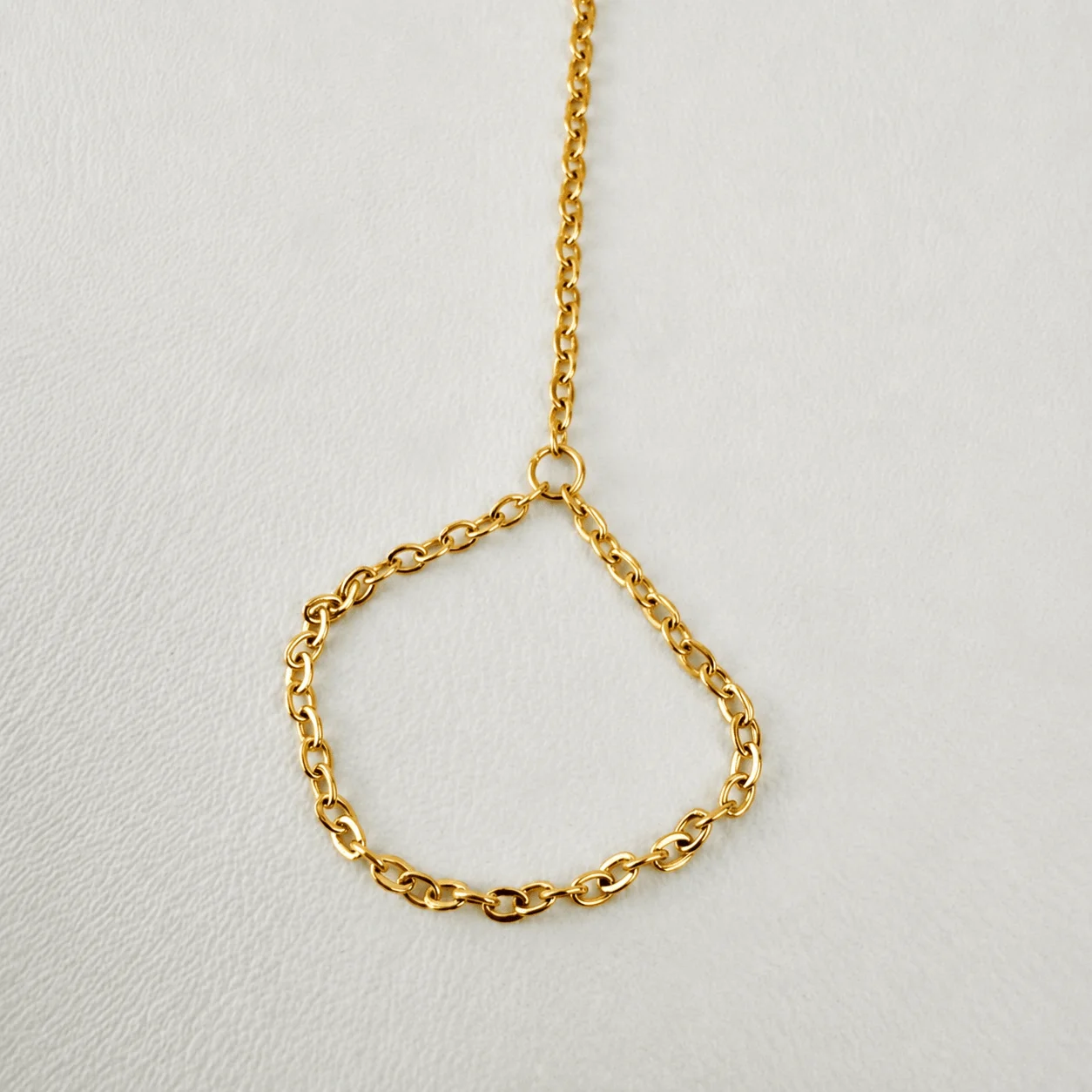 Delicate stainless steel barefoot sandal ankle bracelet in gold tone for beach weddings and summer events